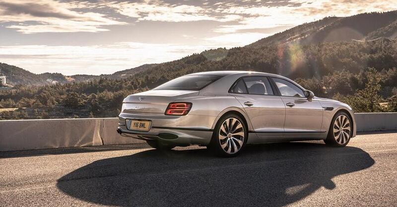 Nuova Bentley Flying Spur 2020: il top del british su 4 ruote (motrici e sterzanti) &egrave; qui