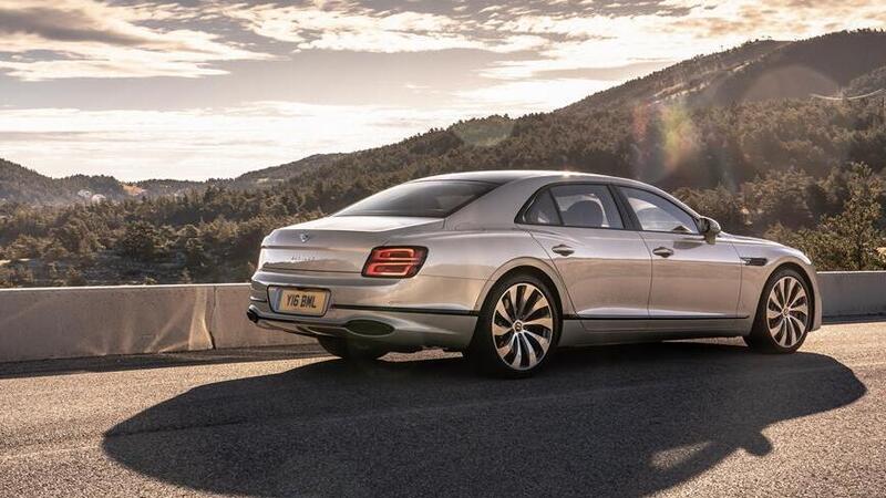 Nuova Bentley Flying Spur 2020: il top del british su 4 ruote (motrici e sterzanti) &egrave; qui