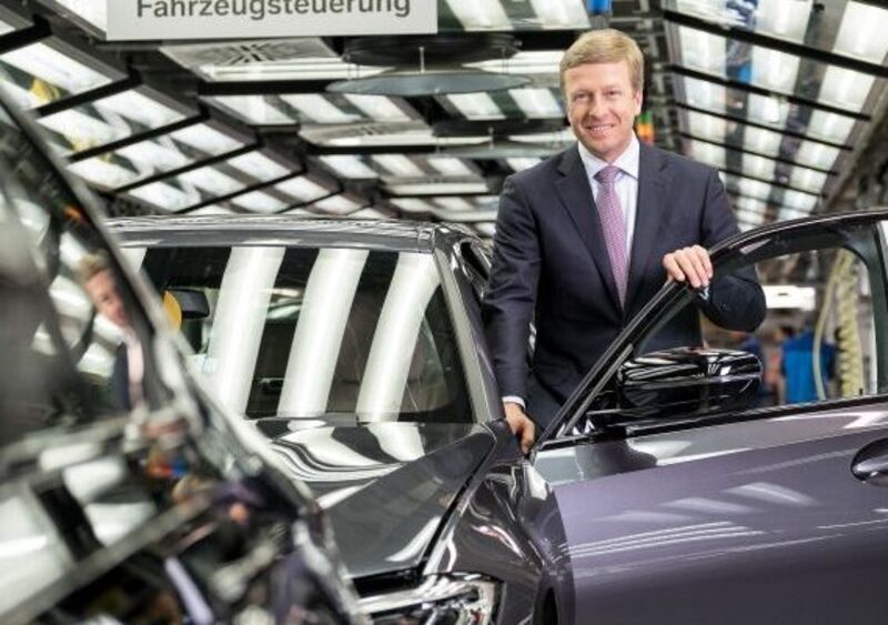 BMW, spinta sull&#039;elettrico, ma spazio anche per l&#039;idrogeno. Parola del CEO Zipse