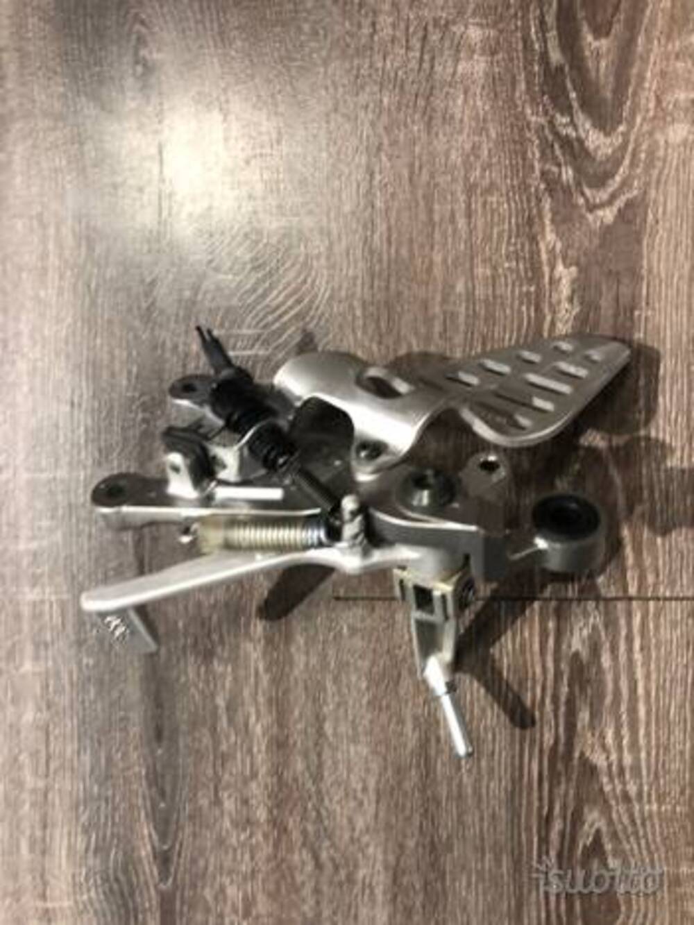 Pedana dx completa Yamaha R6 2007 (3)