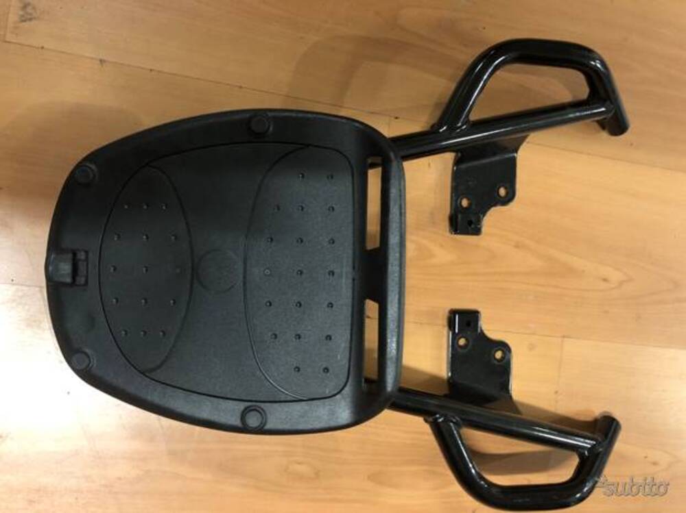 Porta bauletto Suzuki Inazuma 250 Givi (2)