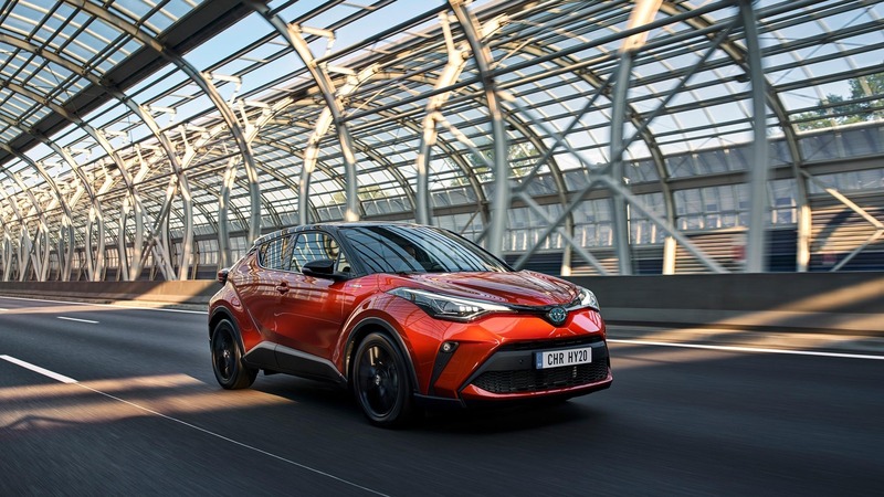 Toyota C-HR 2020: pi&ugrave; tecnologica e pi&ugrave; potente [Video]