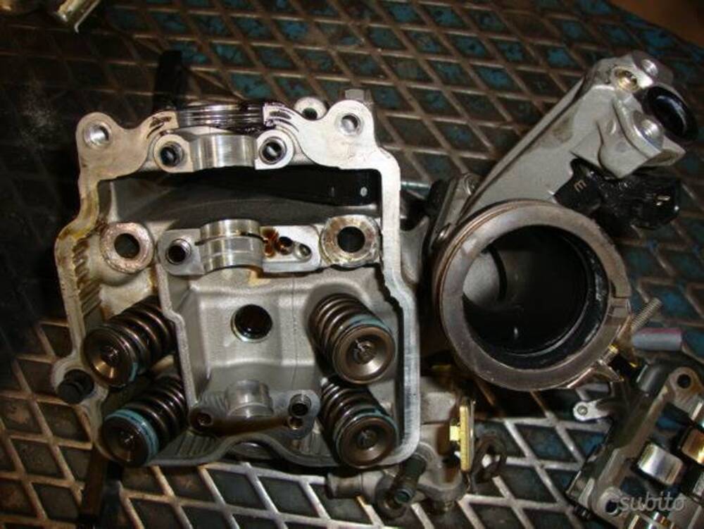 Suzuki burgman 400 anno 2003/06 parti motore (8)