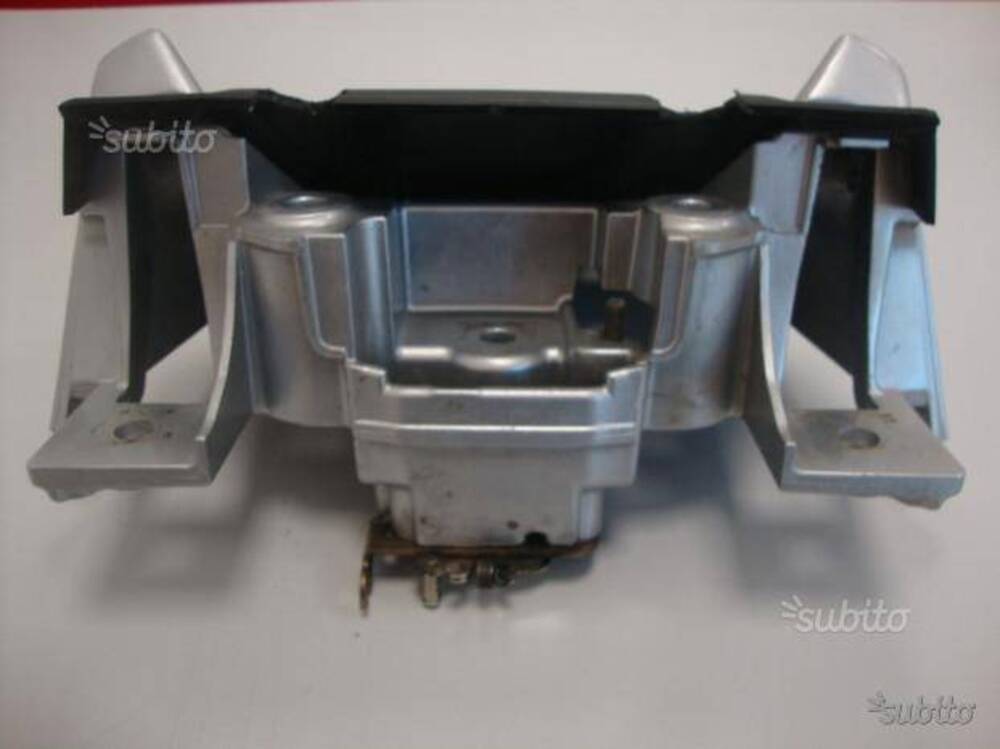 Supporto schienale Burgman 400 e 250 Suzuki