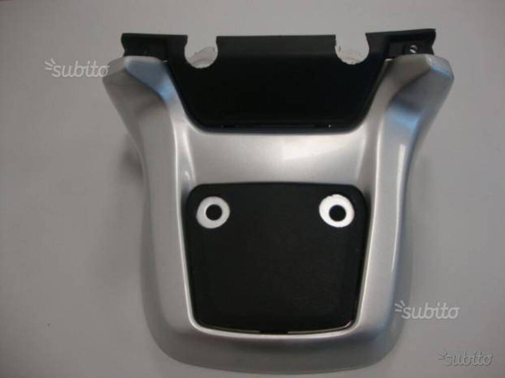 Supporto schienale Burgman 400 e 250 Suzuki (2)