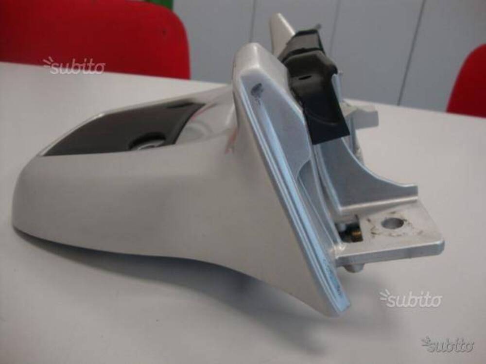 Supporto schienale Burgman 400 e 250 Suzuki (3)