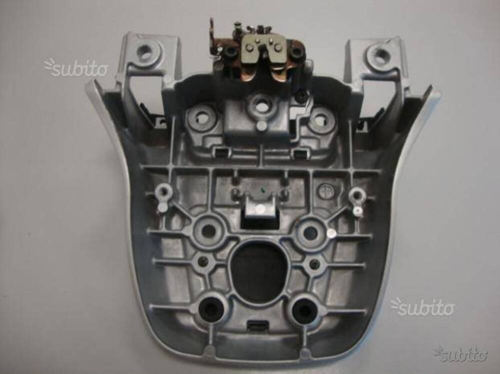 Supporto schienale Burgman 400 e 250 Suzuki (4)