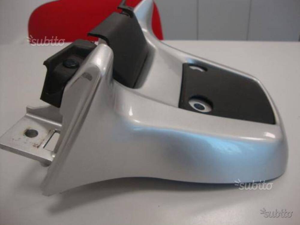 Supporto schienale Burgman 400 e 250 Suzuki (5)