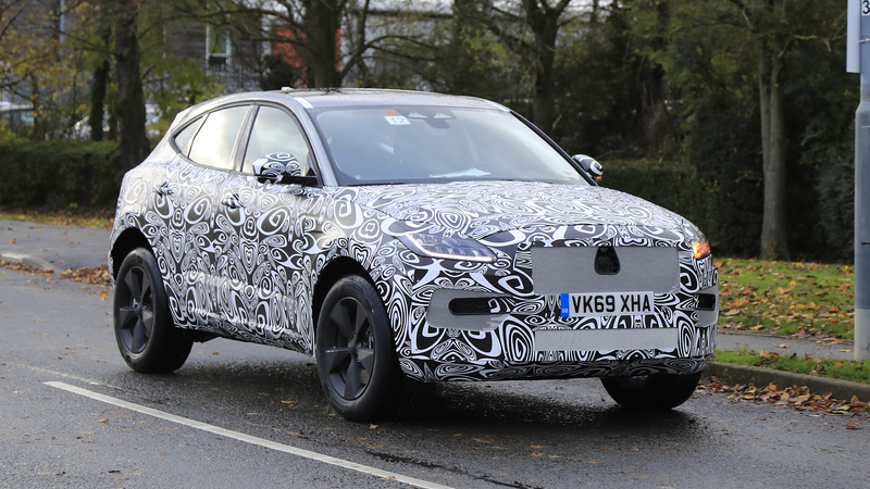 Jaguar E-Pace restyling, le foto spia