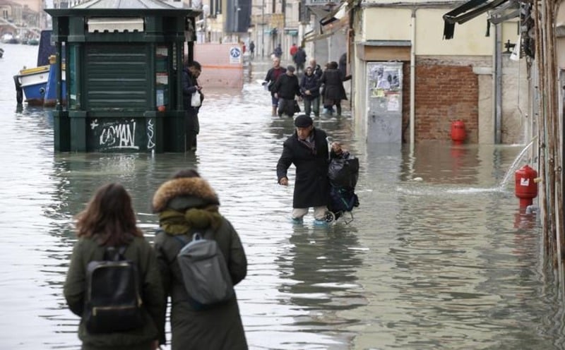 Venezia inondata, ma non solo: nel 2100 potrebbe sparire un&rsquo;area grande quanto la Liguria