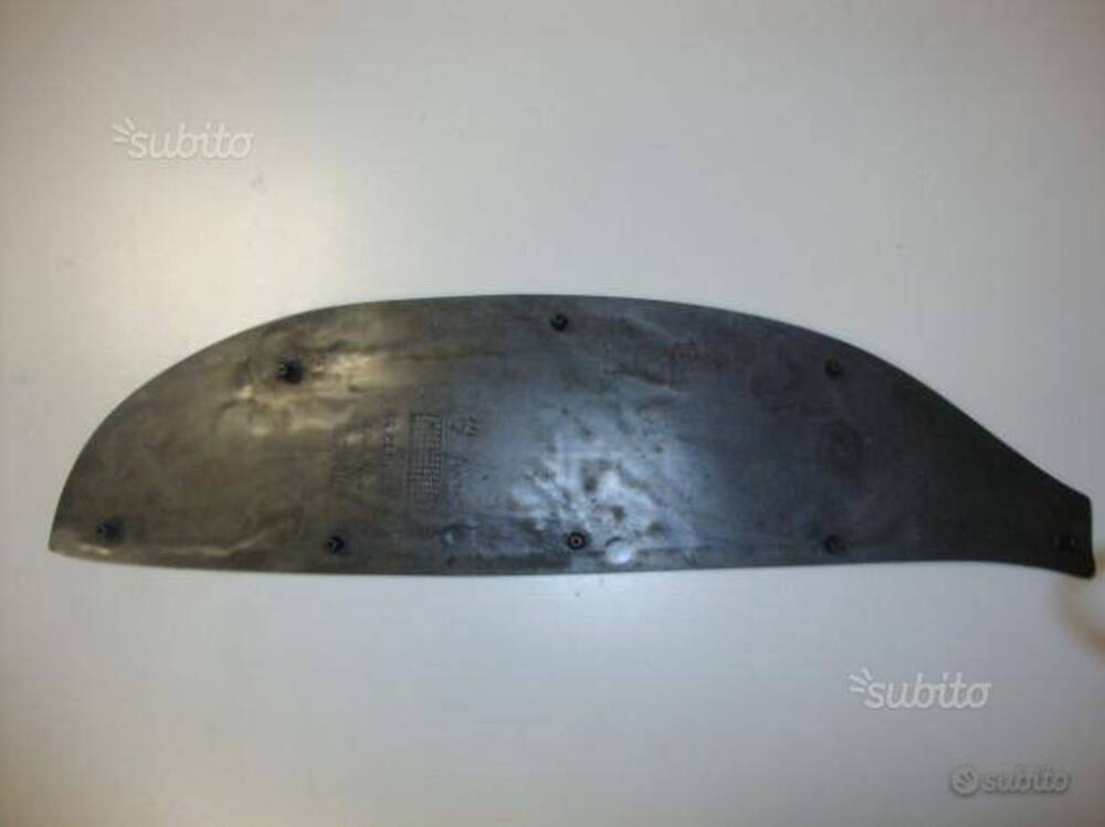 Tappettino sx pedana Scarabeo 125 1999-2006 Aprilia (2)