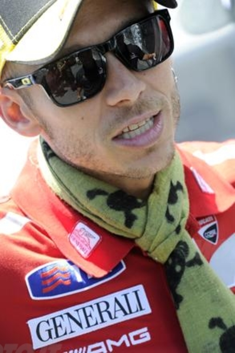 Valentino Rossi con i fan su dainese.com