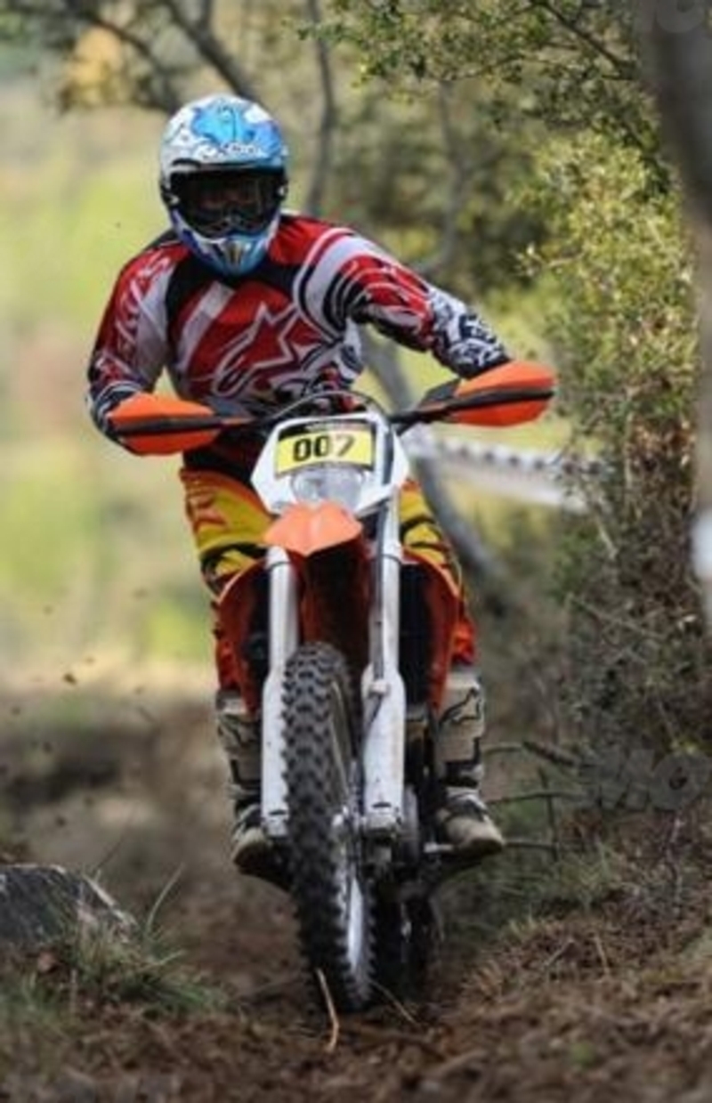 Carlos Checa, un &quot;toro&quot; anche nell&#039;enduro!