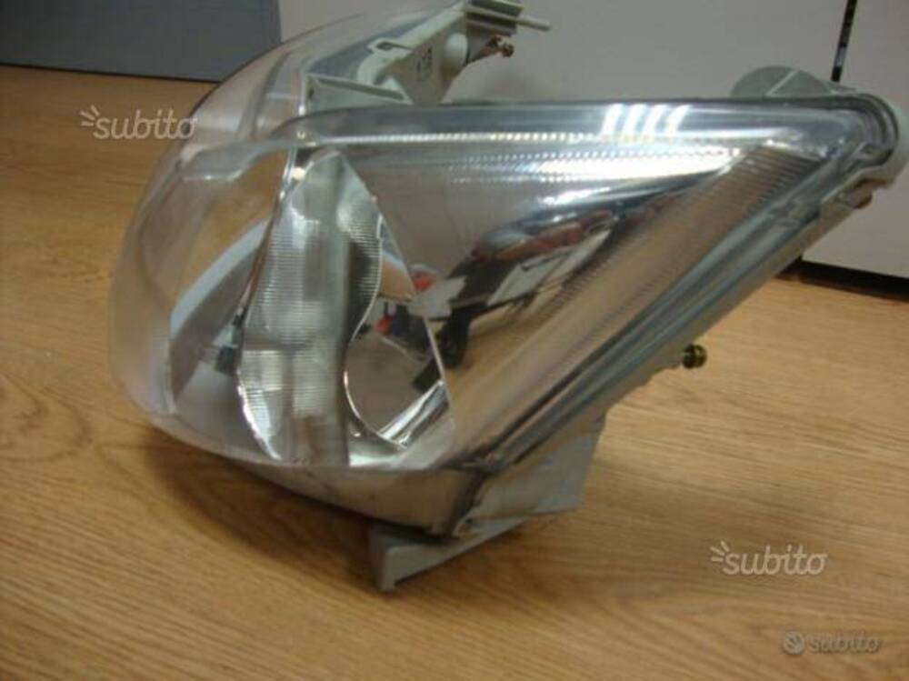 Fanale anteriore Suzuki Burgman 400-250 (2)
