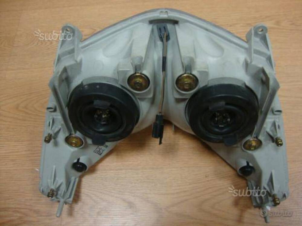 Fanale anteriore Suzuki Burgman 400-250 (4)