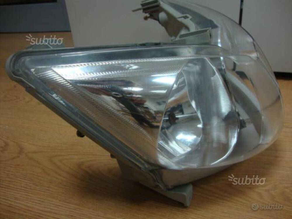 Fanale anteriore Suzuki Burgman 400-250 (6)