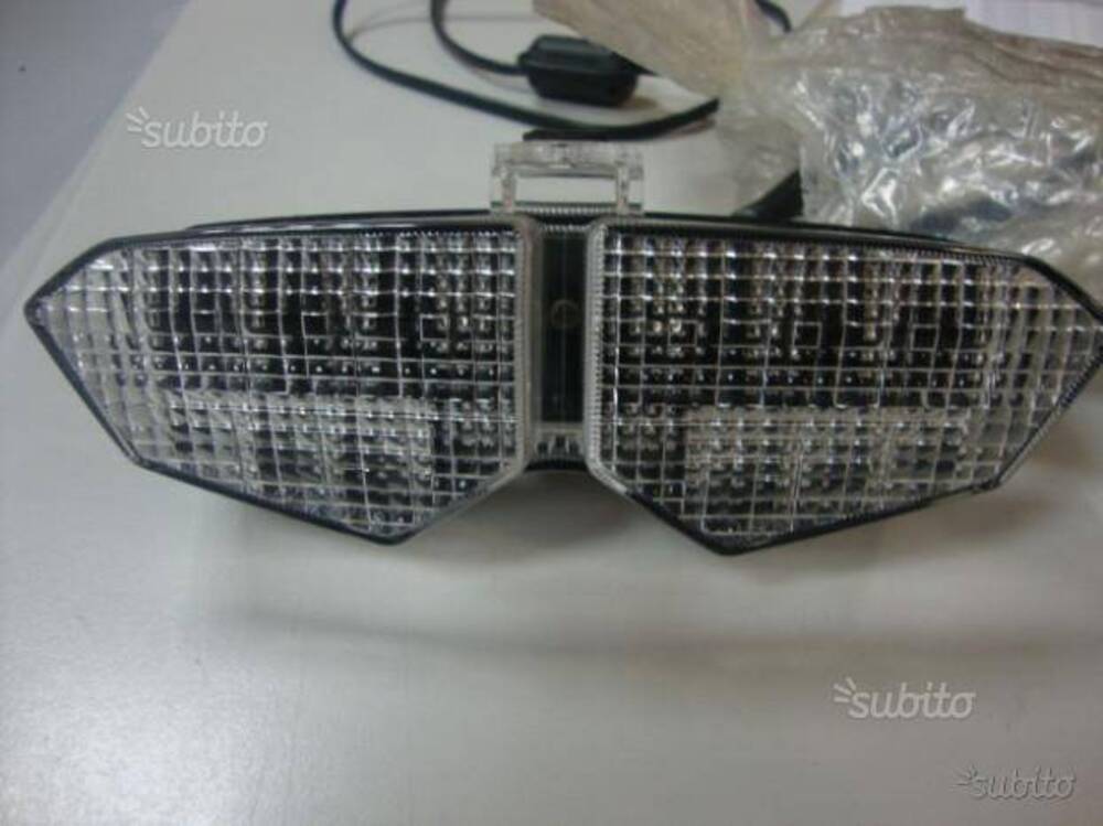 Fanale post. yamaha r6 dal 2003 al 2005 (2)