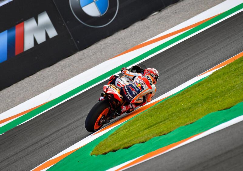 MotoGP 2019 a Valencia. Marc M&aacute;rquez in testa al warm up