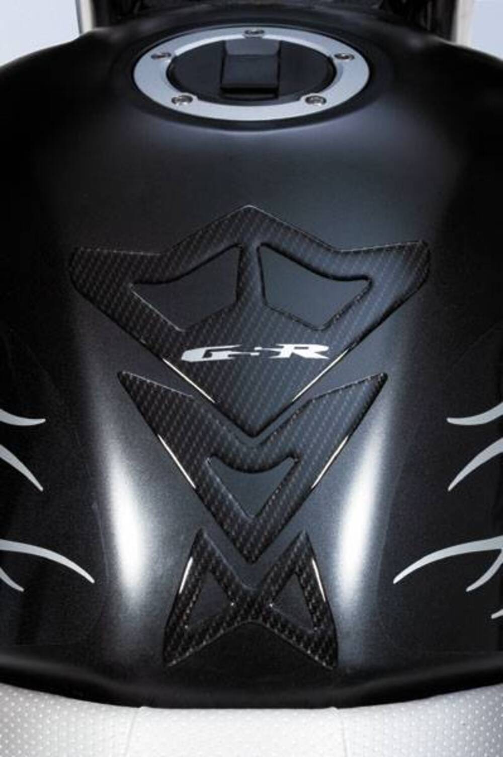 Paraserbatoio Suzuki GSR (2)