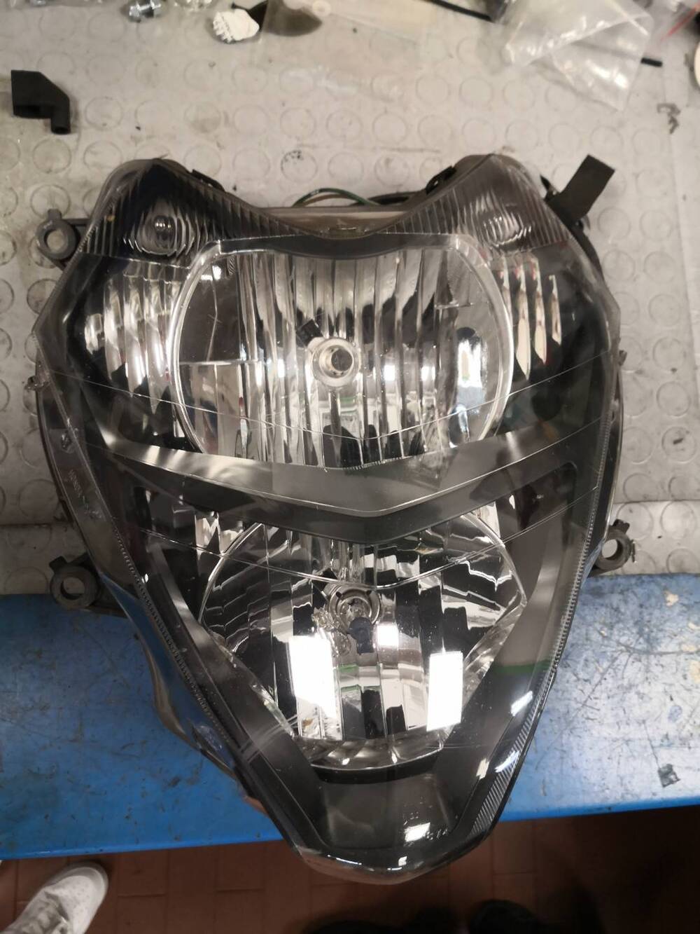 Faro honda silver wing 400