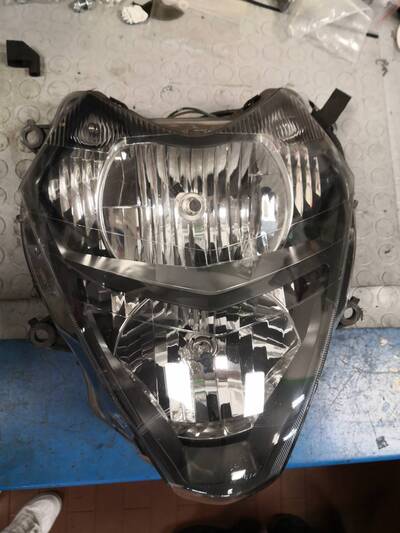 Faro honda silver wing 400