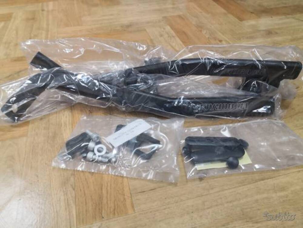 Staffe laterali Givi Monorack Yamaha FZS1000 Fazer