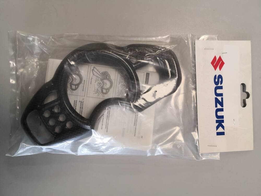 Copristrumenti Suzuki Gladius 650 Carbon Look