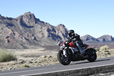 Triumph Rocket 3 GT e R TEST. Non mi basta mai!