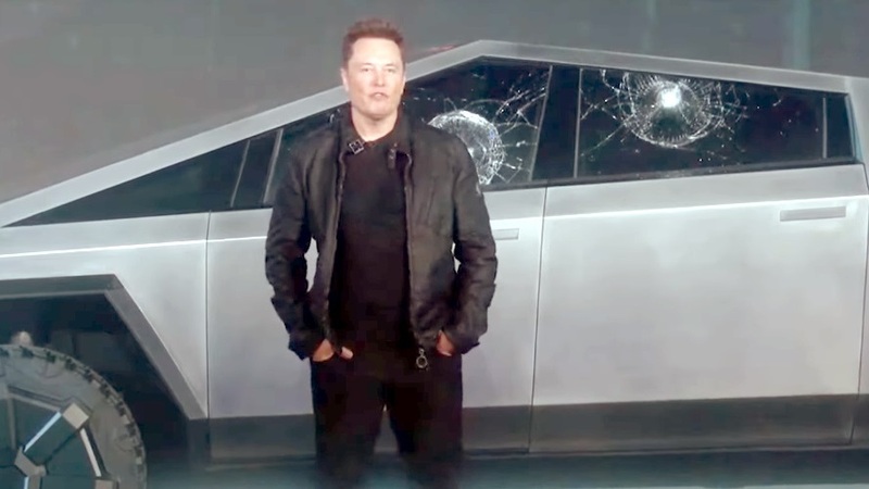 Tesla Cybertruck: vetro blindato? Non proprio... [Video]