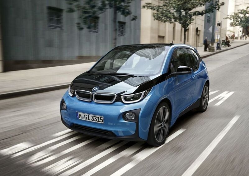 BMW i3 94 Ah: l&#039;autonomia sale a 300 km