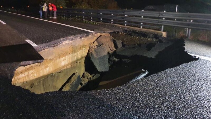 Voragine sul tratto astigiano A21 Torino-Piacenza-Brescia: autostrada chiusa