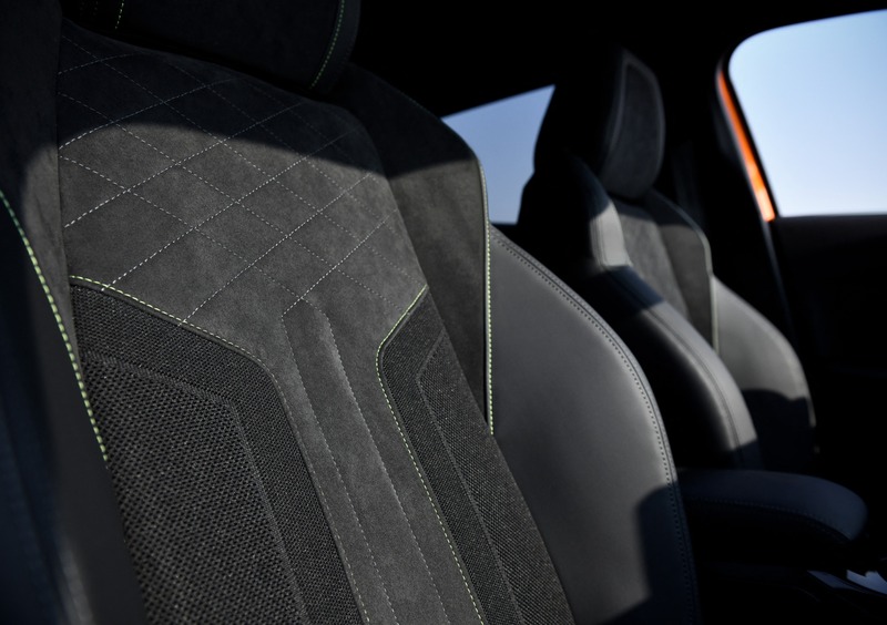 Peugeot 2008 (2019-->>) (32)