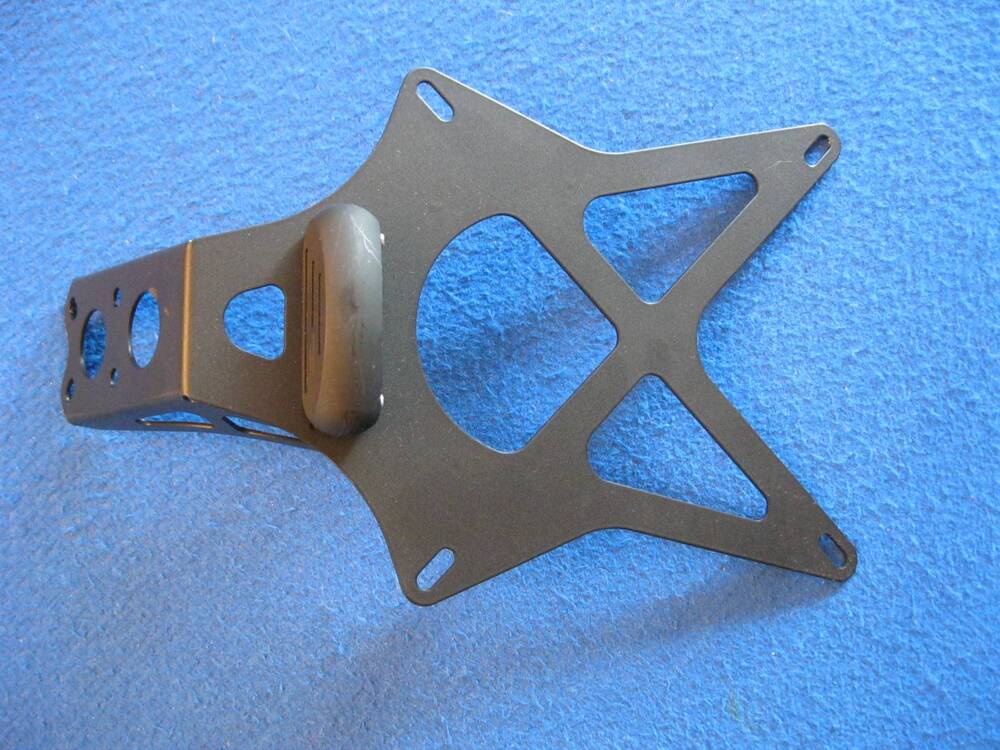 Porta targa racing De Pretto per Yamaha R1 '04 (3)