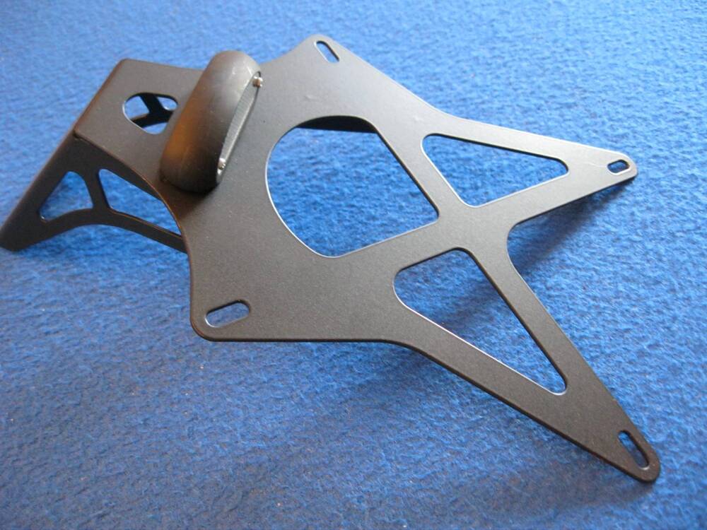 Porta targa racing De Pretto per Yamaha R1 '04 (5)
