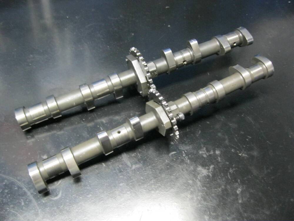 MV Agusta F4 750 alberi a camme (2)