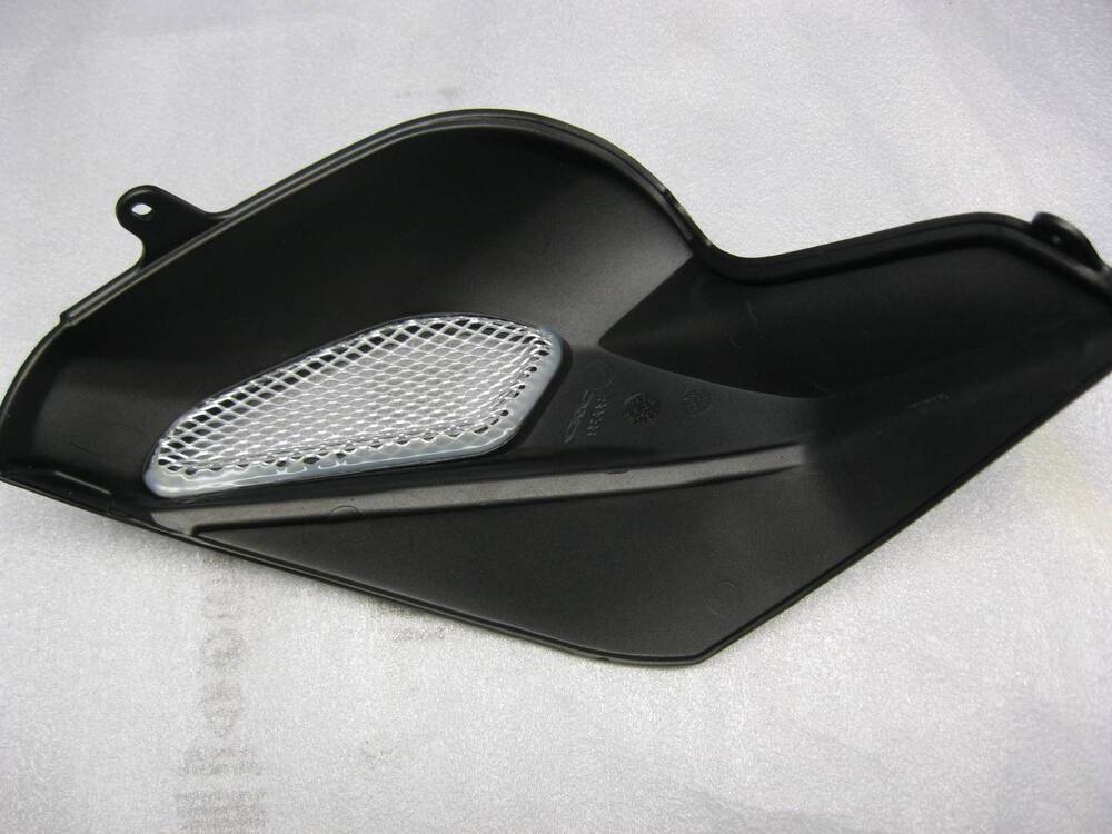 MV Agusta Brutale 750 convogliatore destro (3)