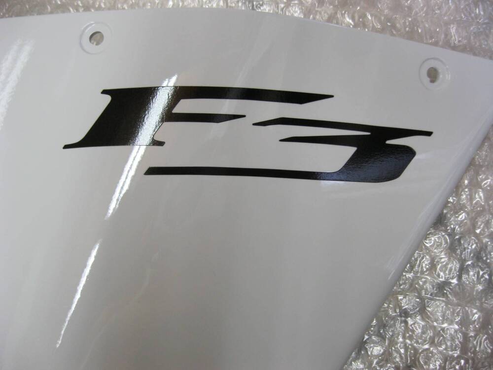 MV Agusta F3 675 bianca fiancata destra (2)