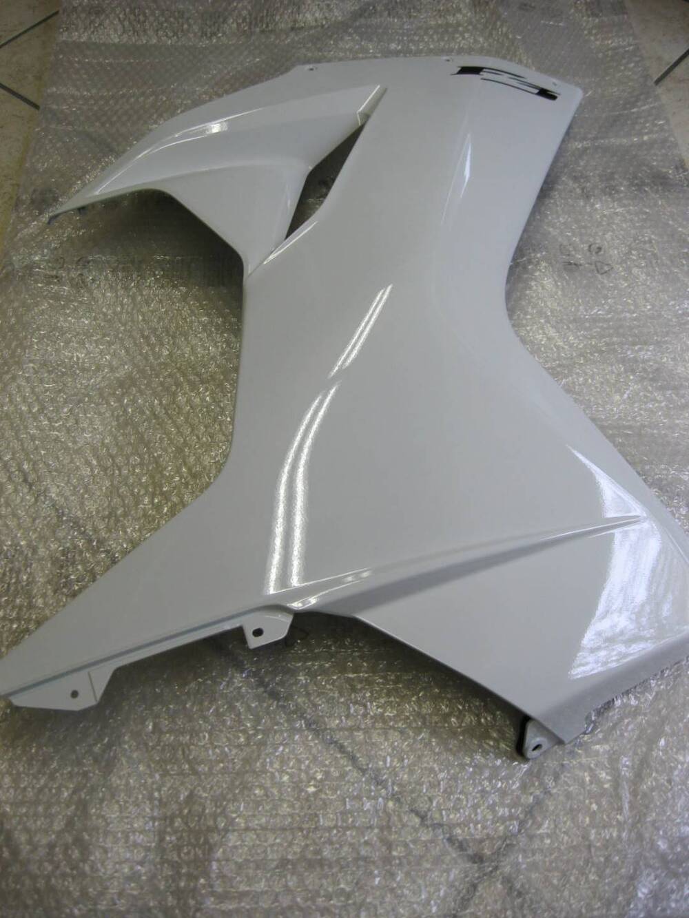 MV Agusta F3 675 bianca fiancata destra (4)