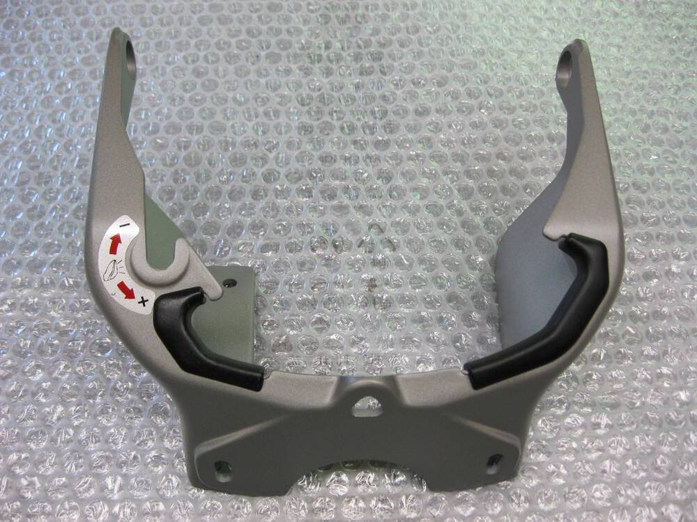 MV Agusta Brutale supporto fanale anteriore (2)