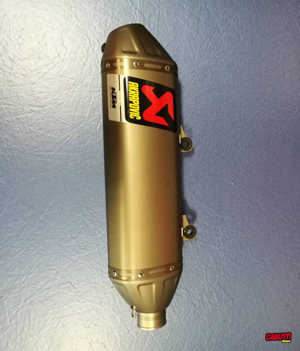 SILENZIATORE AKRAPOVIC (2)