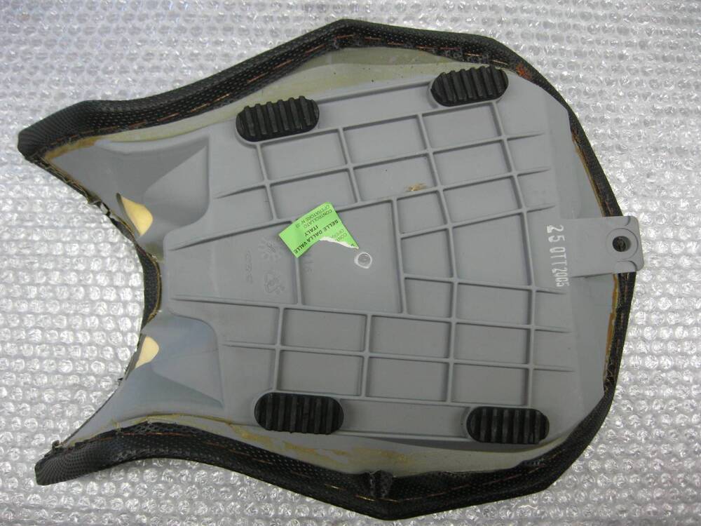 MV Agusta Brutale sella pilota (3)