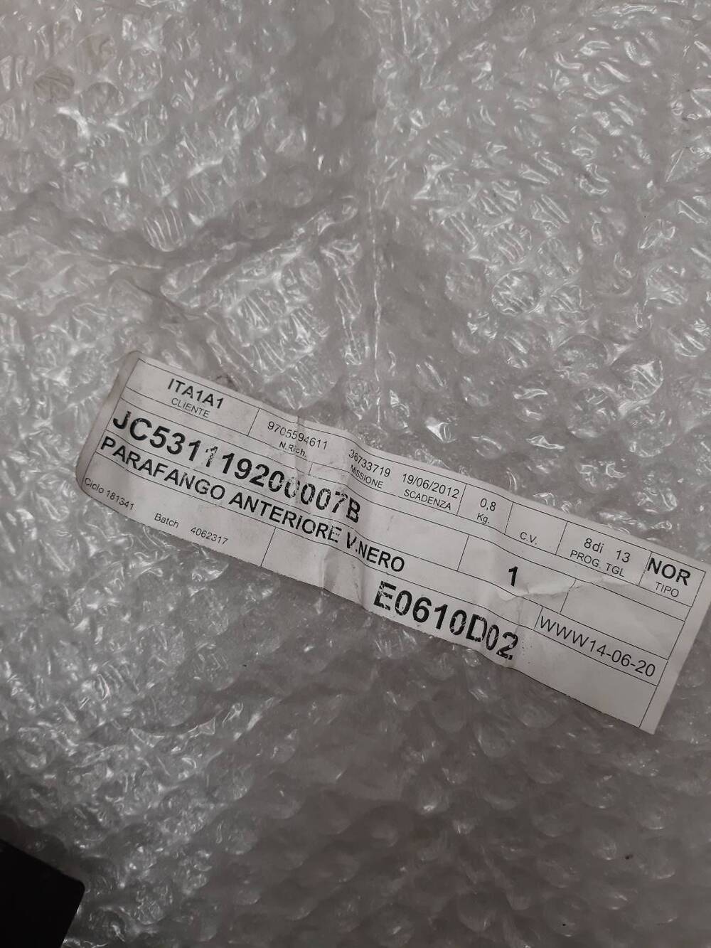 Parafango anteriore Aprilia Scarabeo 125-200 Light (4)