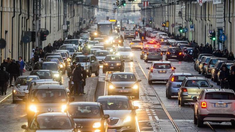 Le auto in Italia: sempre pi&ugrave; numerose, sempre pi&ugrave; ecologiche