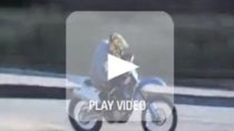 Video: Rossi di traverso al Motoranch