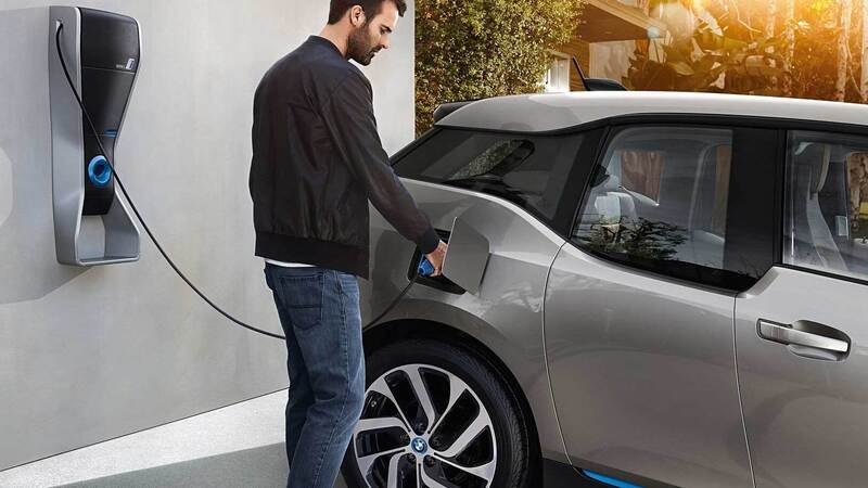 Incentivi auto elettriche: pi&ugrave; di 5.000 euro nel 2016