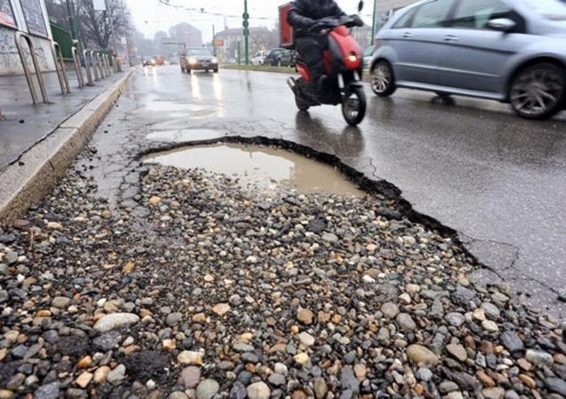 Incidente per buca? Paga l&rsquo;ente proprietario