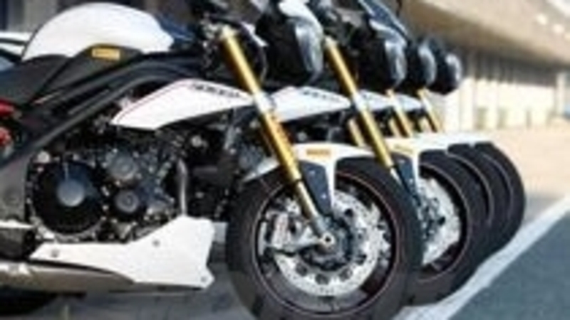 I Pirelli Diablo Supercorsa equipaggiano la Triumph Speed Triple R