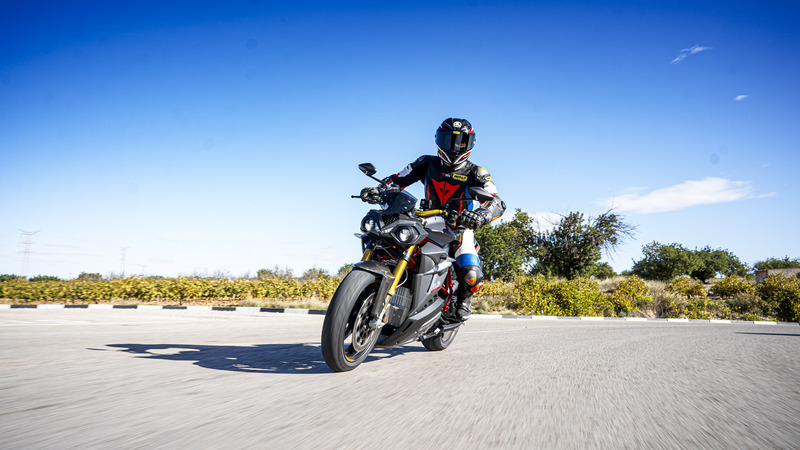 Energica Eva Ribelle 2020 TEST. Pi&ugrave; cattiva, pi&ugrave; veloce, pi&ugrave; guidabile