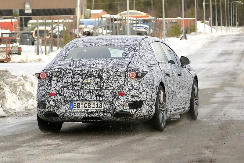 Test sulla neve per la Mercedes EQS