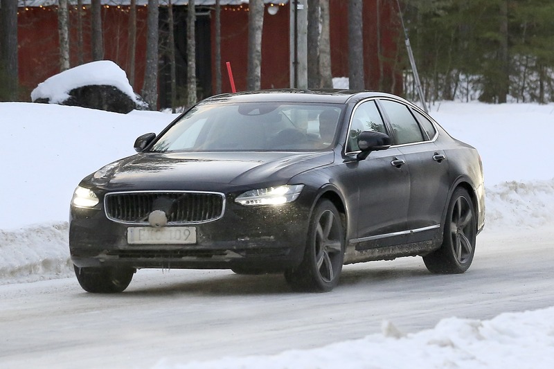 Volvo V90, V90 Cross Country e S90, le foto spia